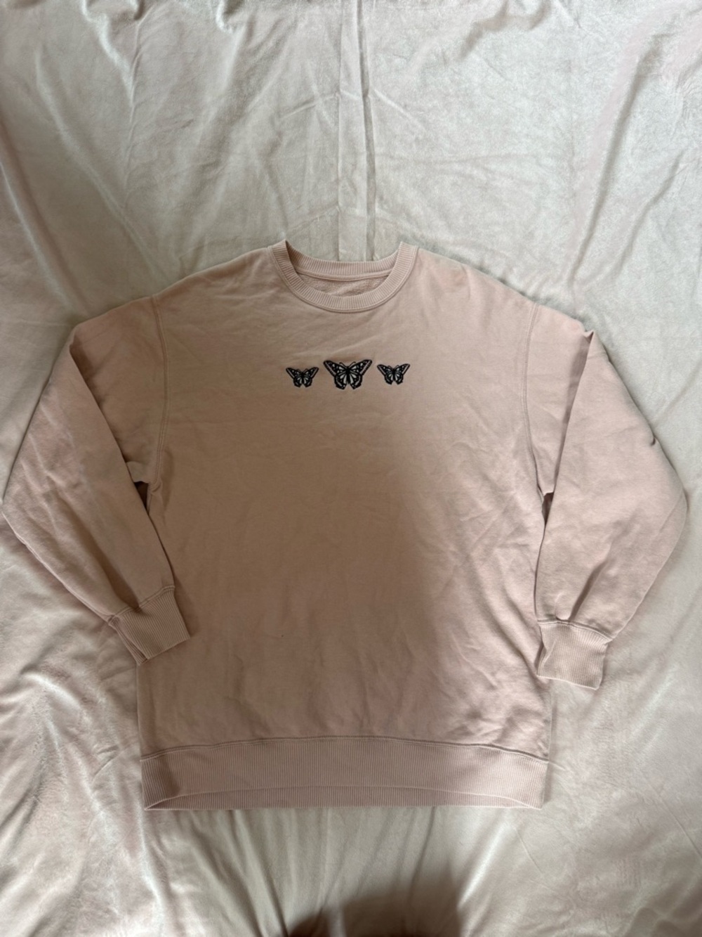 Super cute light pink Hollister crewneck